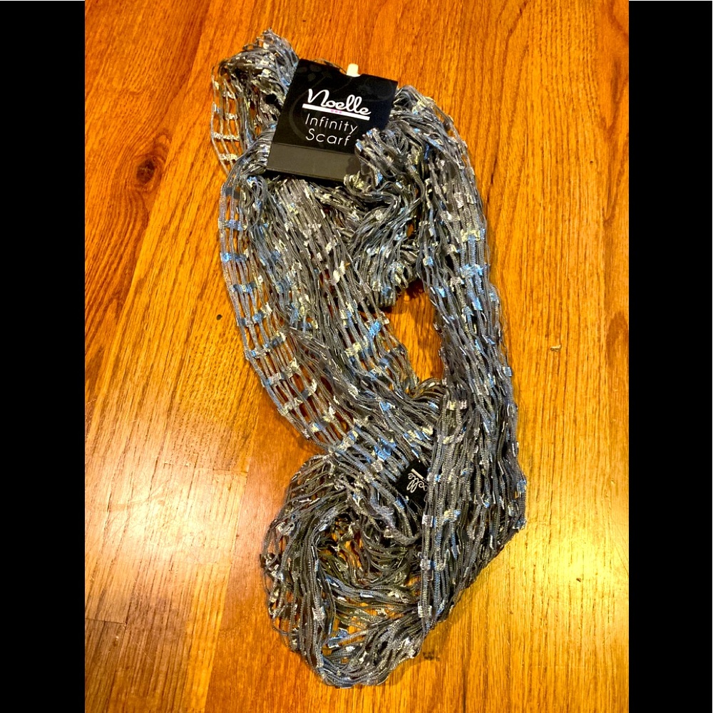 NWT - noelle infinity scarf